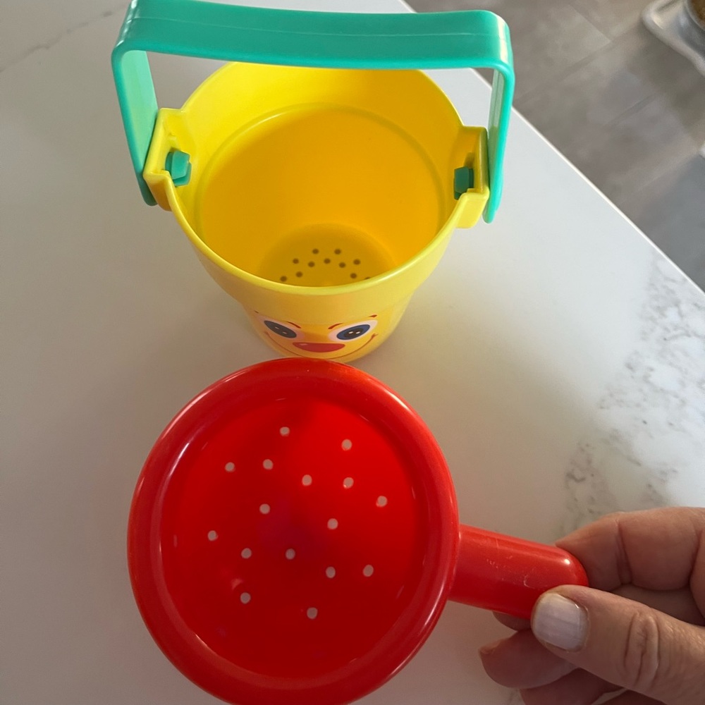 Fabulous water & sand toys. These are smaller in size - great for younger kids - Picture 6 of 12
